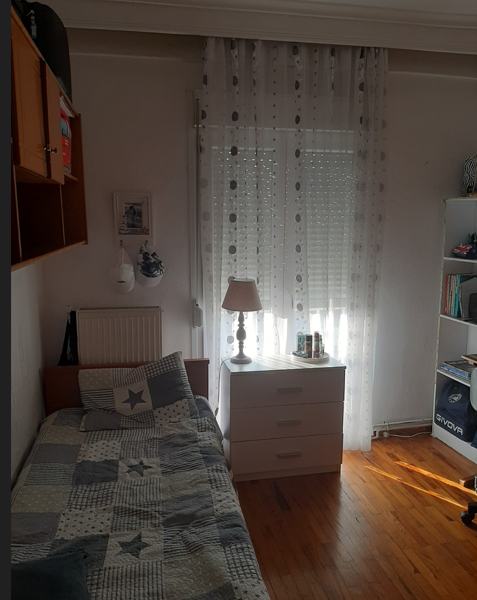 Ενοικιάζεται οροφοδιαμέρισμα 90 τμ στην περιοχή των Αμπελοκήπων - Θεσσαλονίκη.